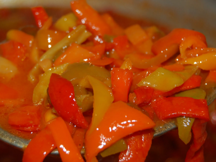 lecho-iz-pertsa-pomidor-morkovi-i-luka