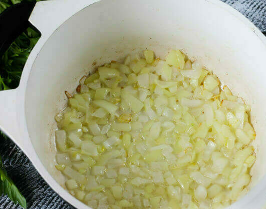 Рецепт солянки из капусты с сосиской